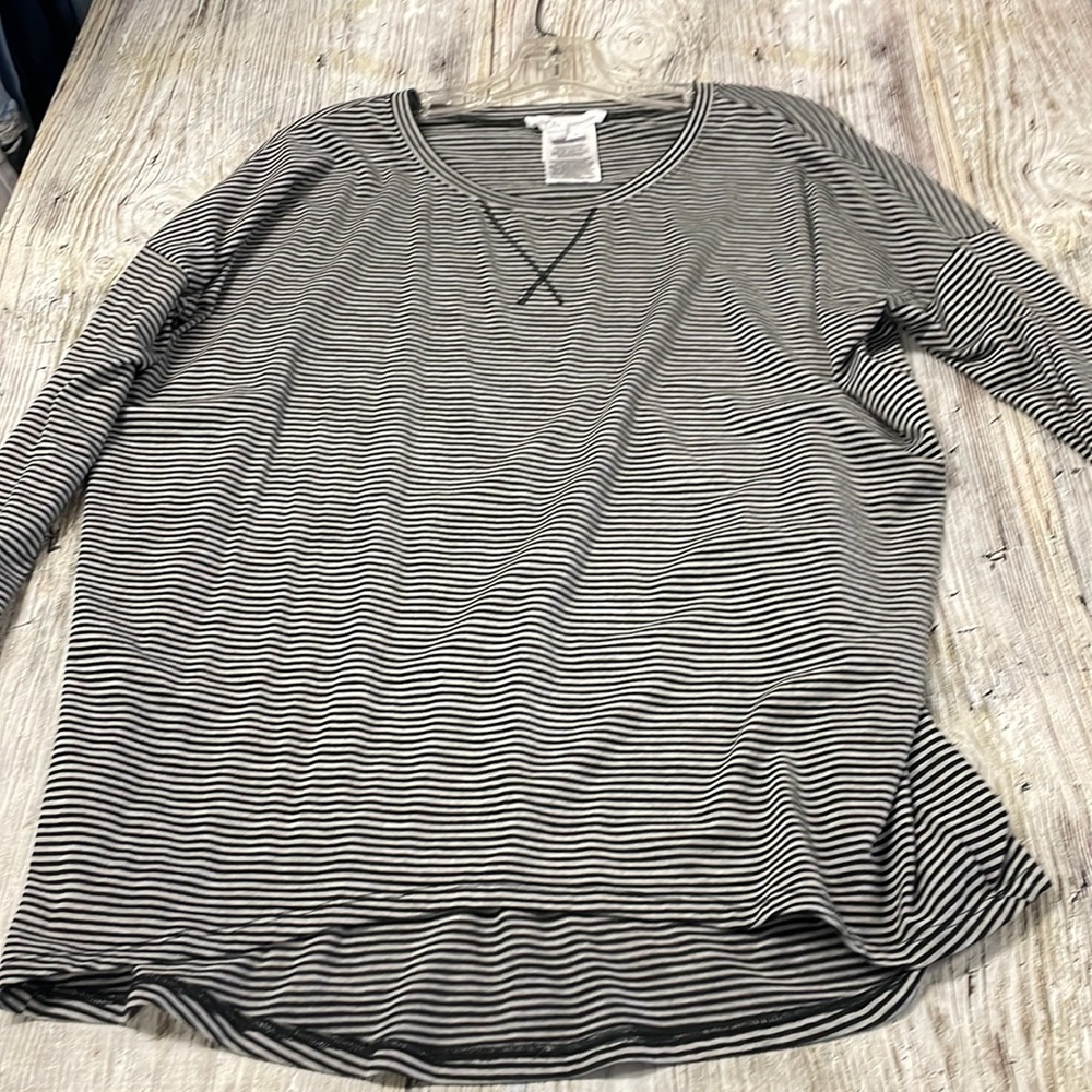 Bcbg thin grey and black striped medium top